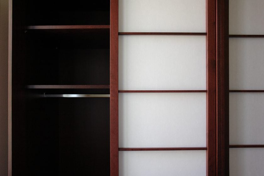 Shoji-Schrank mit Mahagoni-Beize Shoji-Schrank mit Mahagoni-Beize