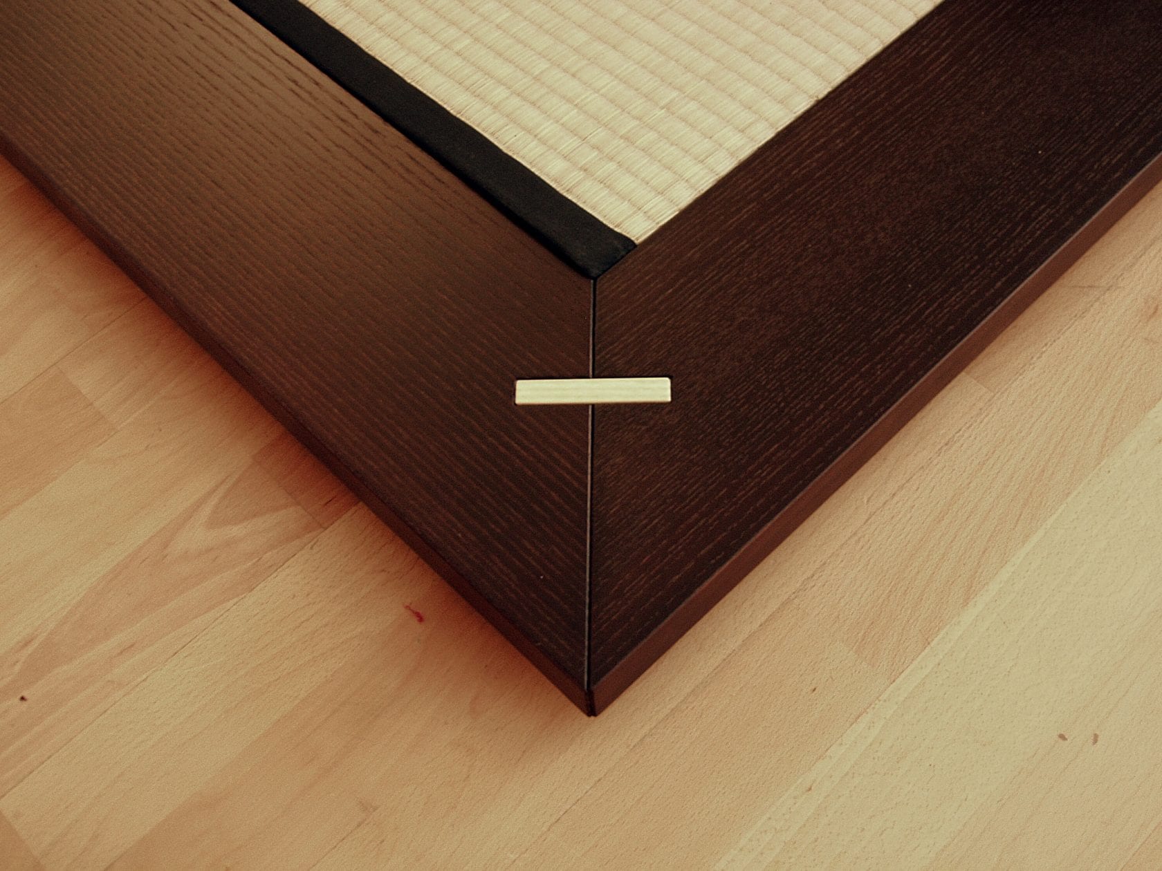 tatami bettrahmen esche drotbraun ecke über eck detail